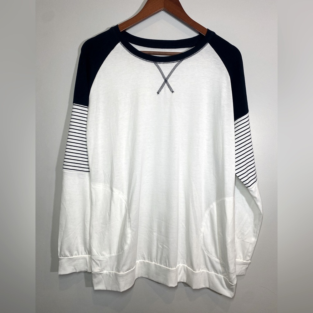 Loose fit pullover sweatshirt NWOT